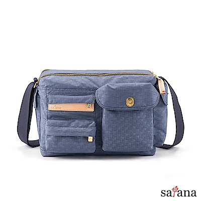 背法：斜背/側背材質：上蠟尼龍布、天然植物鞣革皮尺寸：L28 x W10.5 x H20.5cm