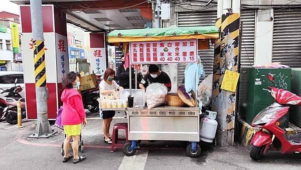 【台北美食】本丸特製飯糰-排隊人潮幾乎不中斷的爆人氣飯糰店