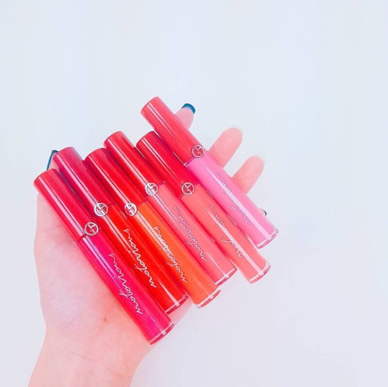 史上第一支絲絨質地唇彩，打造兼具優雅霧面光感與高顯色度的唇妝。唇萃獨家「絲絨柔滑凝膠」，能加倍保濕滑順且服貼，獨特的「4D絲絨霧光球體」能完全包覆唇瓣，煥發細緻霧面光澤唇妝，唇萃讓唇瓣彷彿穿上Gior