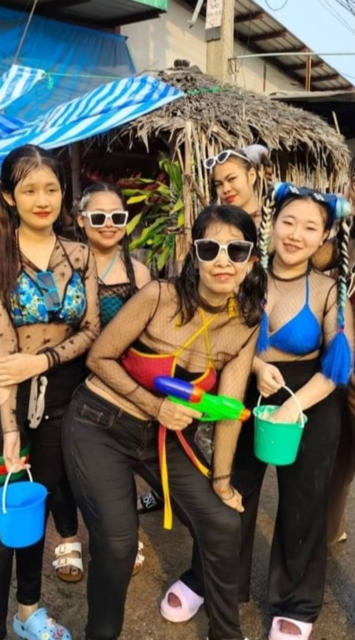 ' 𝓦𝓪𝓲𝓽𝓻𝓮𝓼𝓼. ❻❸❾❺