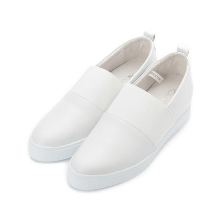 柔軟真皮材質，質感耐用 繃帶式鞋口，輕鬆好入腳 耐磨橡膠底，提升抓地力