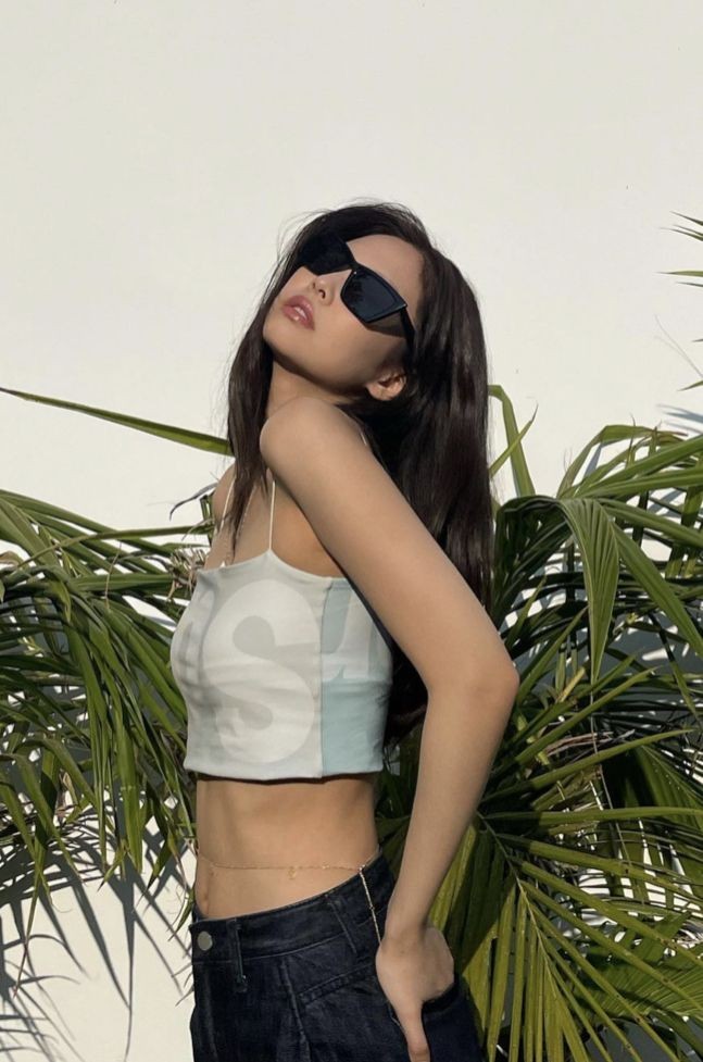 人気韓国アイドルの愛用サングラスを調査（ELLE News） 