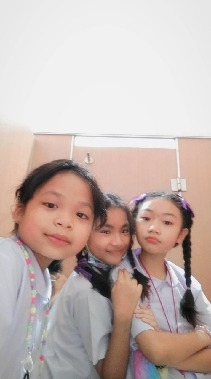 กลุ่มเพื่อนที่โรงเรียนสิริเบญญาลัย