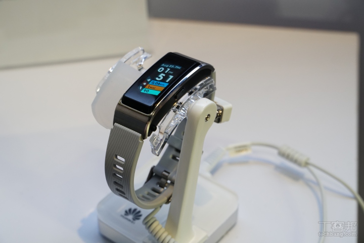 華為通話手環更新囉！HUAWEI TalkBand B5 售價 4,990 元十月上市