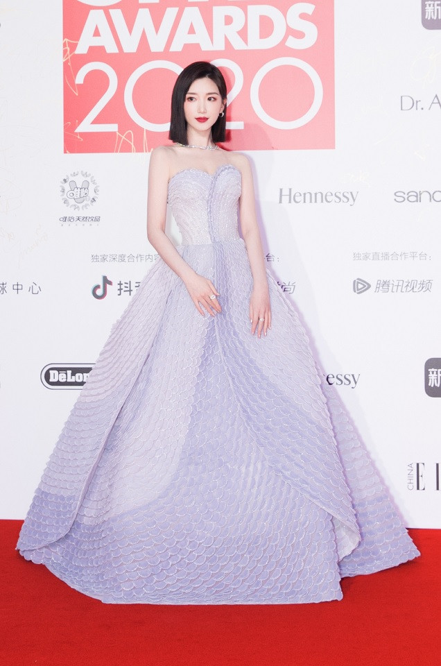 女星紅毯造型9：毛曉彤