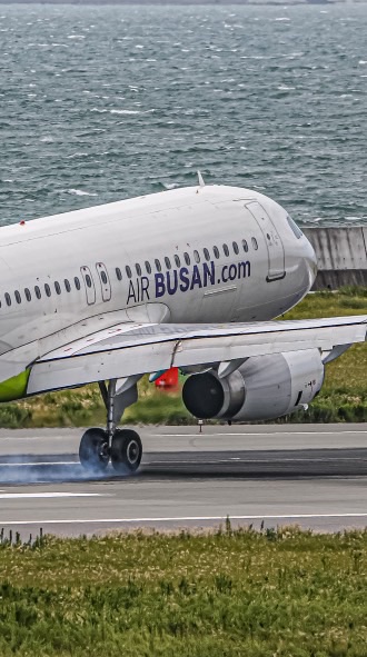 飛行機のゲームやっている人集まって〜