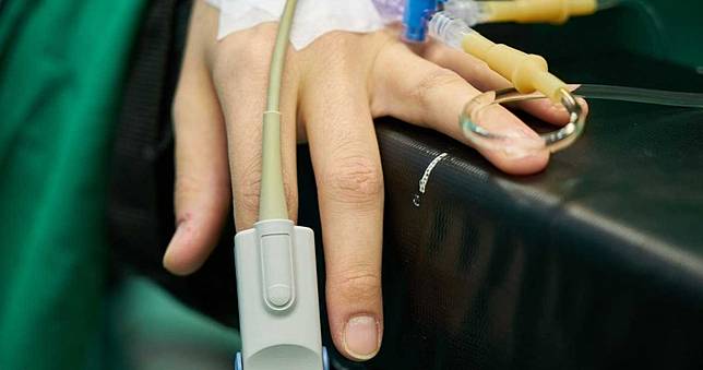 5歲童腹痛以為小感冒　肚子擦藥膏止痛竟猝死