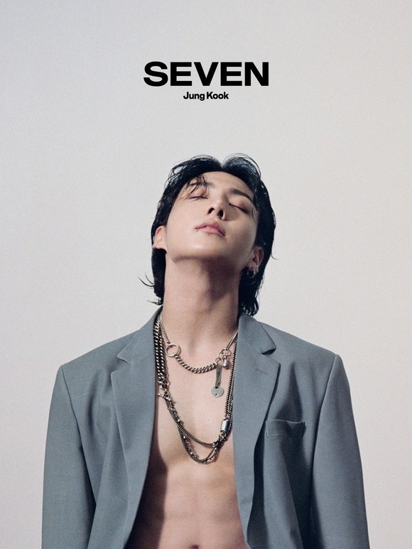 BTS ジョングク、裸にジャケット姿も！ソロシングル「Seven」ショート