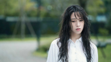 歐陽妮妮幫補眉毛 張書豪害羞直呼靠太近