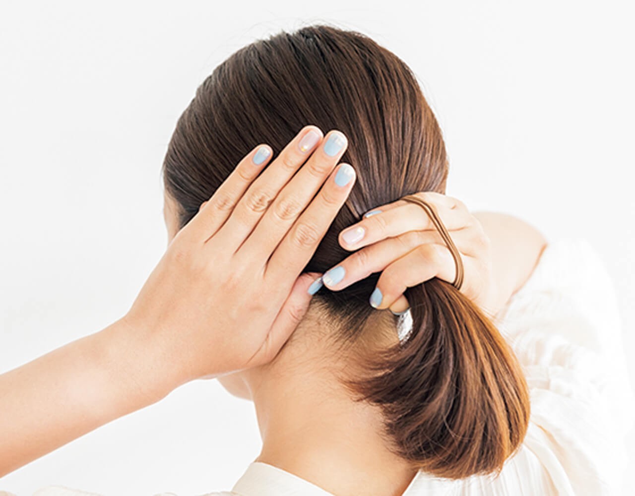 雨の日ヘアアレンジ 髪がぺたんこ問題を解決 タイトひとつ結び 高めポニー 低めおだんご