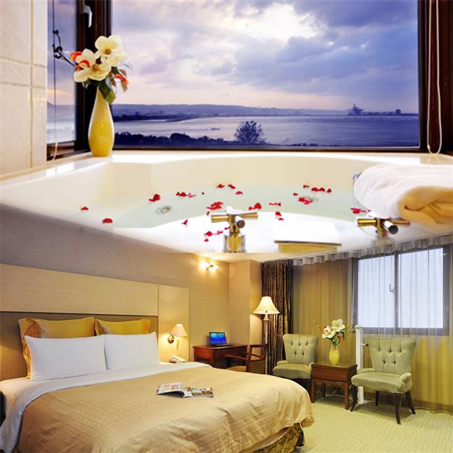 ●即買即用！現在購買馬上可以使用，好康不必等！●遠離城市喧囂，欣賞淡水河美景，前往周邊景點便利●鄰近漁人碼頭，可散步至情人橋，一覽美麗海景●入住景觀客房，擁抱無敵海景，享受片刻恣意快活●兌換期限：即日