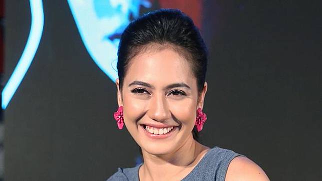 Pevita Pearce Akui Seperti Bunglon Kok Bisa Bintang Com Line Today