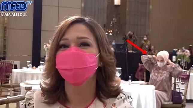 Mulan Jameela Duduk di Belakang Maia Estianty saat Lamaran Atta-Aurel, Gerak-geriknya Jadi Sorotan