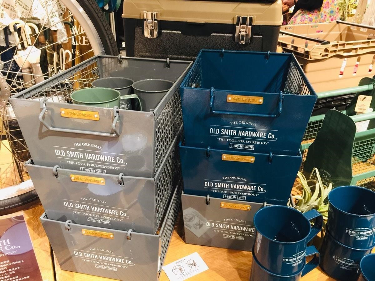OLD SMITH 的長型收納籃。