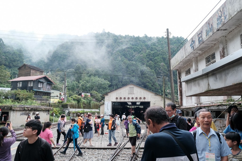 奮起湖車站, 奮起湖美食, 奮起湖便當, 百年檜木甜甜圈, 手洗愛玉, 奮起湖半日遊, 阿里山景點