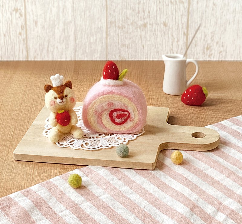 宅在甜點の羊毛氈Q萌小動物-松鼠小乙的草莓蛋糕卷