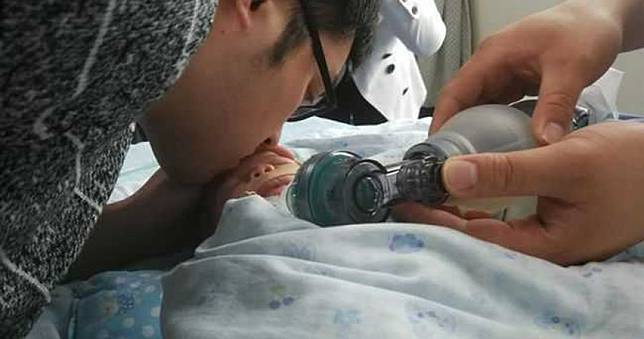 妻難產亡！女兒搶救6天...父流淚簽器捐：我的小天使　遺愛3人
