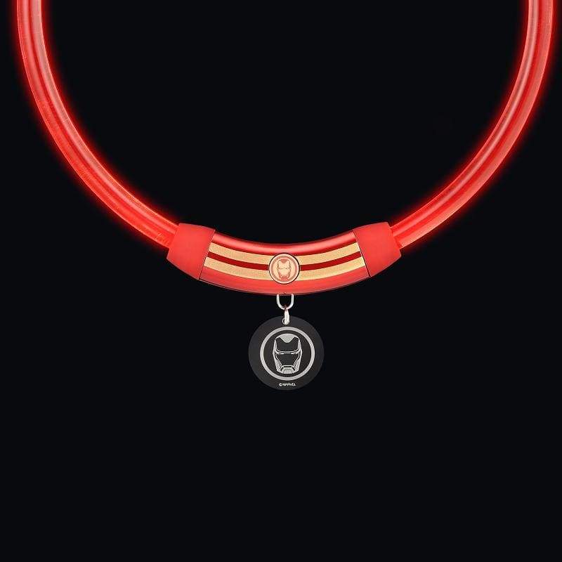 產品特色 漫威官方正式授權寵物LED項圈 經典漫威英雄角色掛飾設計 每款有不同代表燈色 按鍵開關啟動三種燈光特效模式：長亮、快閃、慢閃 導光環長度可依需求自行裁剪 台灣設計製造 產品介紹 漫威十年 階