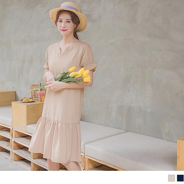 小V領設計修飾臉部線條且知性加分~ 喇叭袖剪裁不挑手臂穿著展現有型