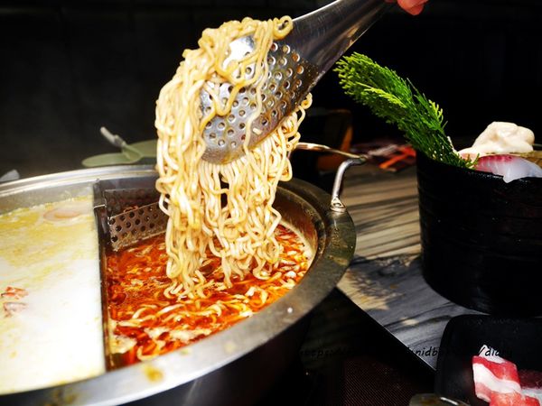 台灣火鍋第一品牌【肉多多火鍋】套餐只要$299，享自助吧無限供應~平價消費 高級享受 (26).JPG