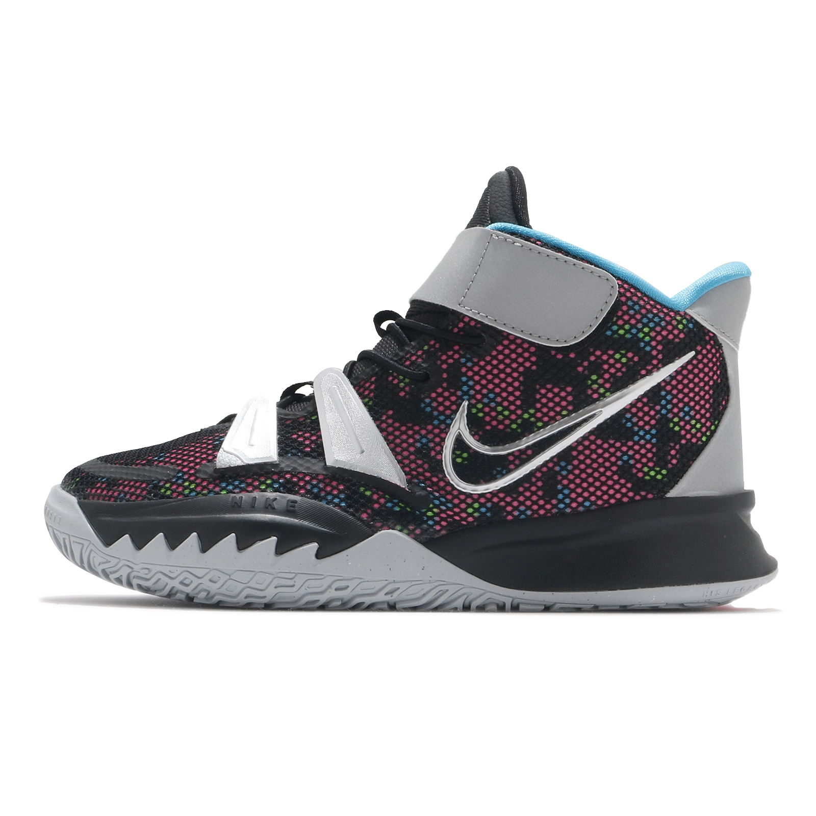 -商品型號：CT4087-008-商品定價：2600-商品版型：正常-商品特色：敏捷、快速且輕巧，穿上 Kyrie 7 讓孩子看起來像比賽中的最佳球員一樣。籃球風格的運動鞋，替未來球員提供適當的緩震效