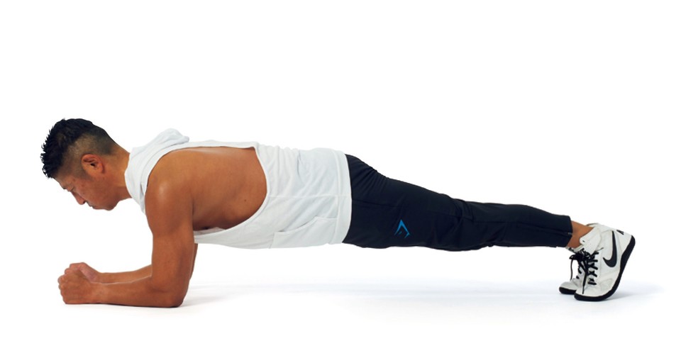 キレイをつくる自宅トレvol 48 トライセプス プッシュアップ でtシャツの似合う二の腕に