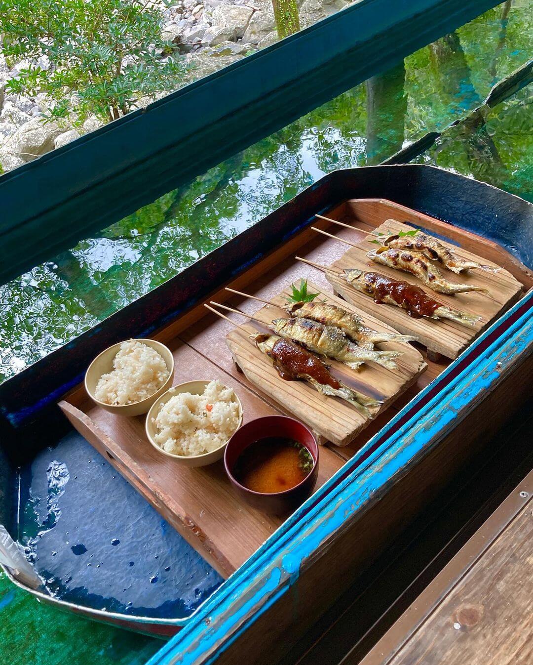 宮崎 鄉土料理 烤香魚 地雞 小船送餐