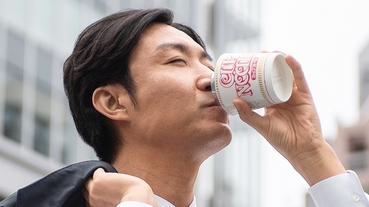 莫名想要！日本日清拉麵推出全新力作「泡麵保溫杯」，小巧尺寸讓你走到哪喝到哪～