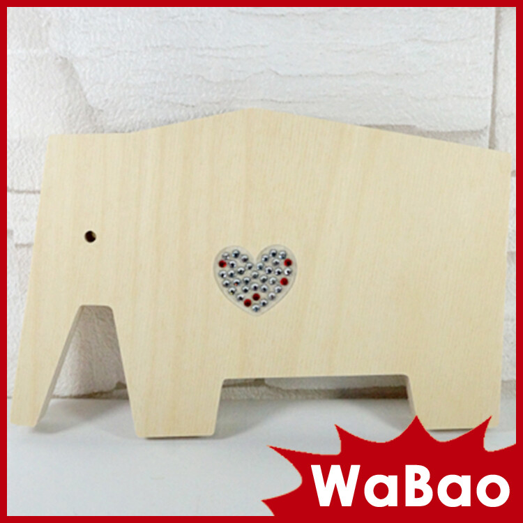 ZAKKA雜貨 韓國正品 田園鄉村風動物造型+愛心形水晶家居擺飾 大象 產品尺寸-約16.8*11*1.5cm 產品材質-樺木+水晶 ．水晶及木頭皆為韓國製造，品質有保證 ．上頭皆鑲有韓國KRYOS公