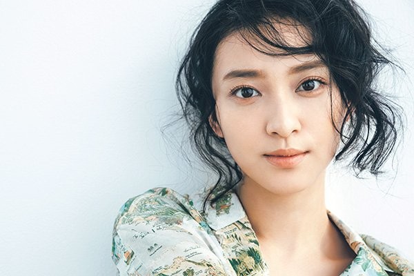 武井 咲が気になる21春メイク このメイクは新たなチャレンジ 春に向けてコスメも一新したい