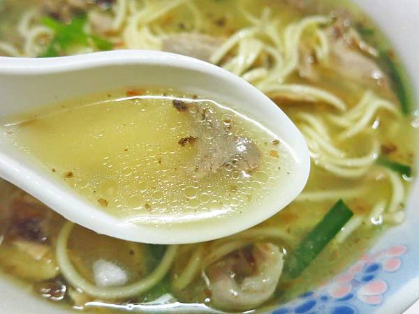 【新莊美食】鴨肉大王之家-加入油蔥的特殊湯頭鴨肉麵