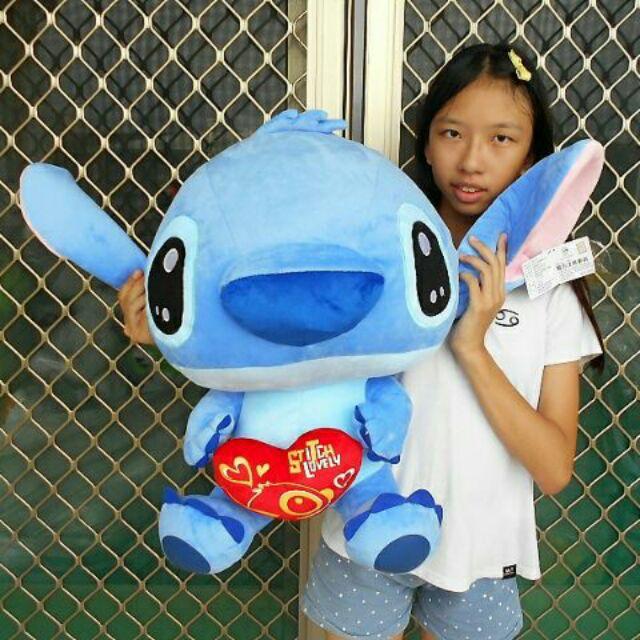 超大史迪奇娃娃 星際寶貝~史迪奇玩偶 正版迪士尼~手抱愛心史迪奇∼高65公分 坐姿款史迪奇娃娃~生日情人禮物 全省配送