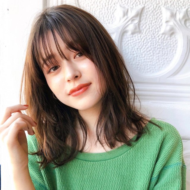透け前髪とやわらか毛先が魅力 あざとかわいいロングミディアム