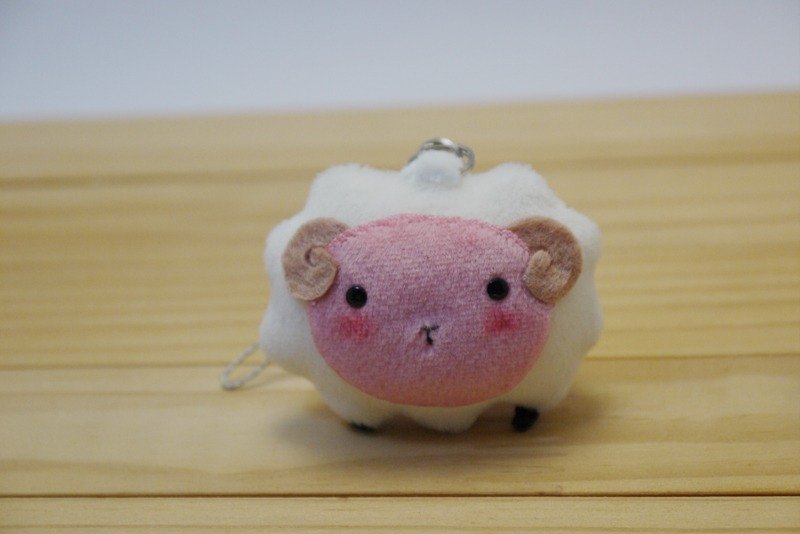 一件商品的生命力取決於眼睛的眼神。 Bucute的商品，開發至今已超過10000樣的商品，有娃娃吊飾、手機套、電腦包、抱枕、資料夾、衣服、杯子、托特包、眼罩、手機座、飾品...等，其中熱門的吊飾銷售量