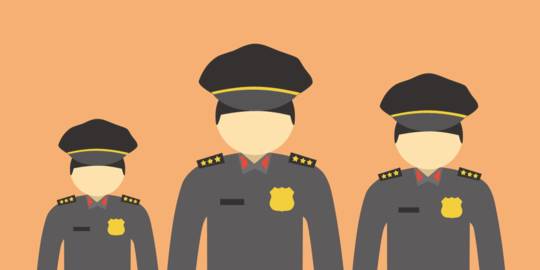 Polisi Pose Bareng Jenazah Pelaku Begal Hanya Kena Teguran Keras