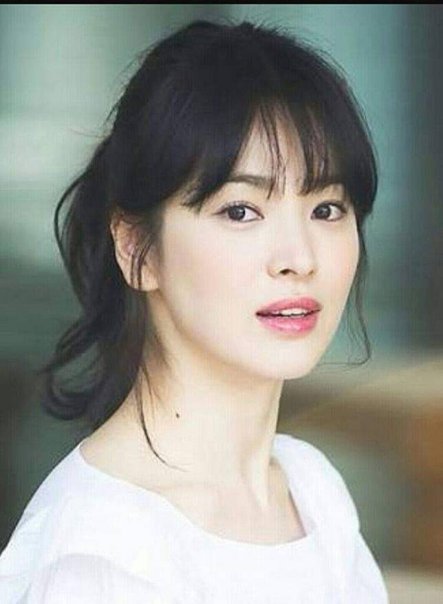 7 Model Rambut Ala Song Hye Kyo Yang Cocok Dipakai Saat