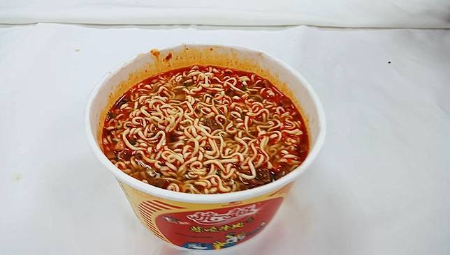 有片 248元的有比較好吃嗎 知名品牌三種不同價位牛肉泡麵大評比 上報 生活