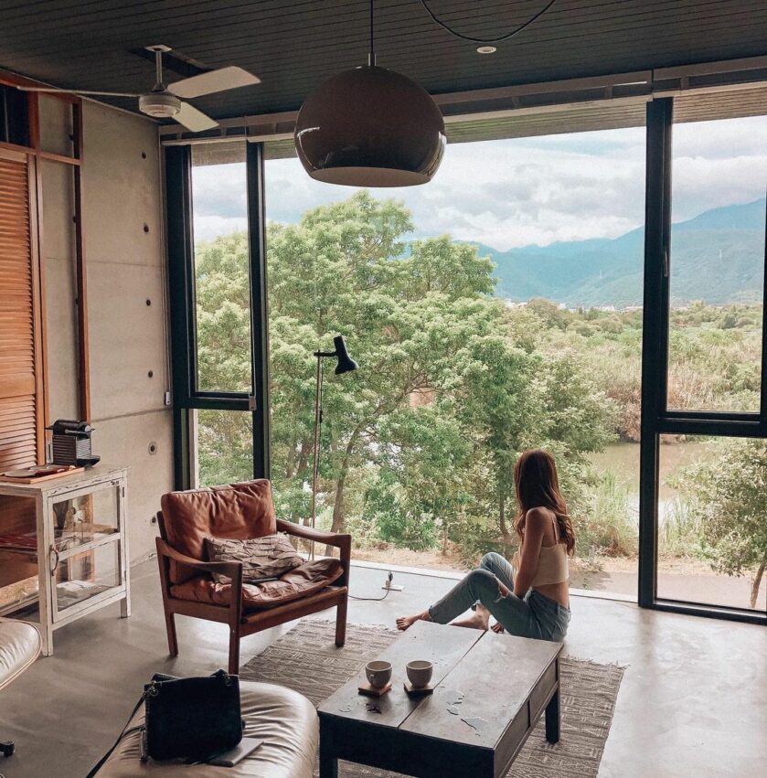 宜蘭住宿推薦｜有著好山好水魅力的宜蘭一直是大家旅遊的首選聖地，這次小編幫大家精選2021最新15間【宜蘭住宿推薦】！從高CP值 宜蘭背包客棧 、熱門 宜蘭親子住宿 ，到超豪華的 宜蘭住宿包棟 ，一個人到一群人的選擇通通有～趁連假安排一趟超讚的宜蘭之旅吧！