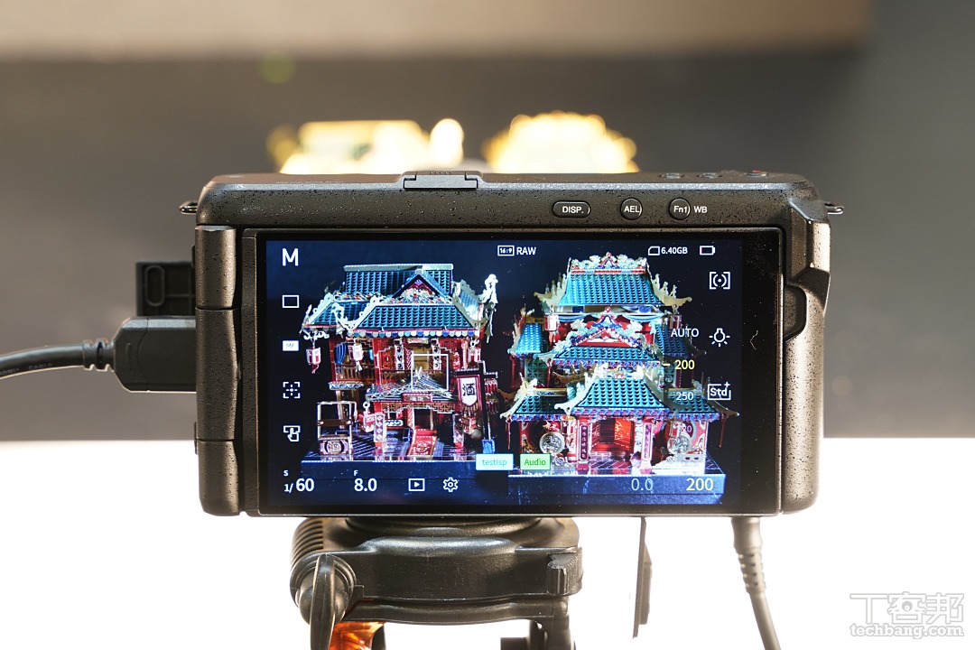夏普發表全球首台 8K 30p 相機，採用 M4/3 系統售價估 5,000 美元
