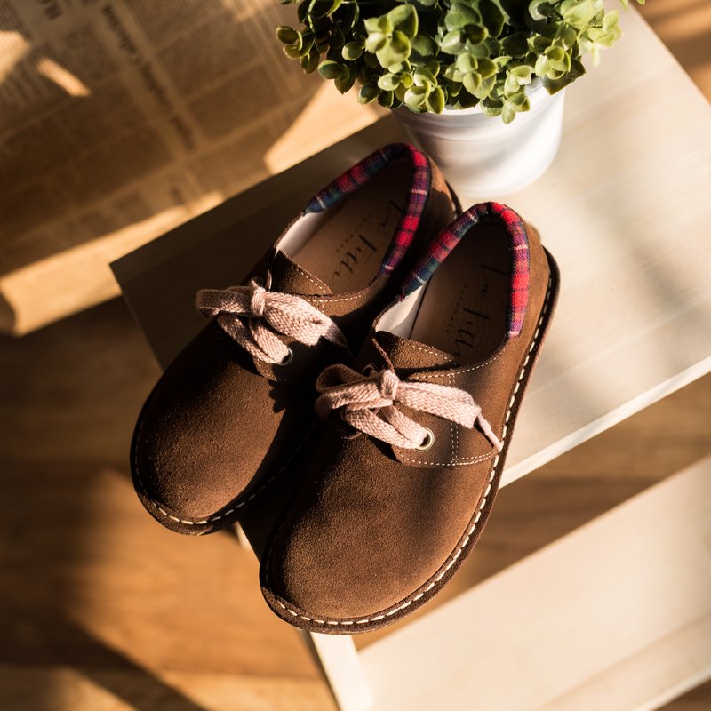 ◎ 獨家開發大底 ◎ 柔軟鞋墊 ◎ 舒適寬楦 ◎ 手工縫線 ◎ 雙色鞋帶 ◎ 獨家設計 ◎ 台灣製造 ◎ 蘇格蘭布防磨泡棉