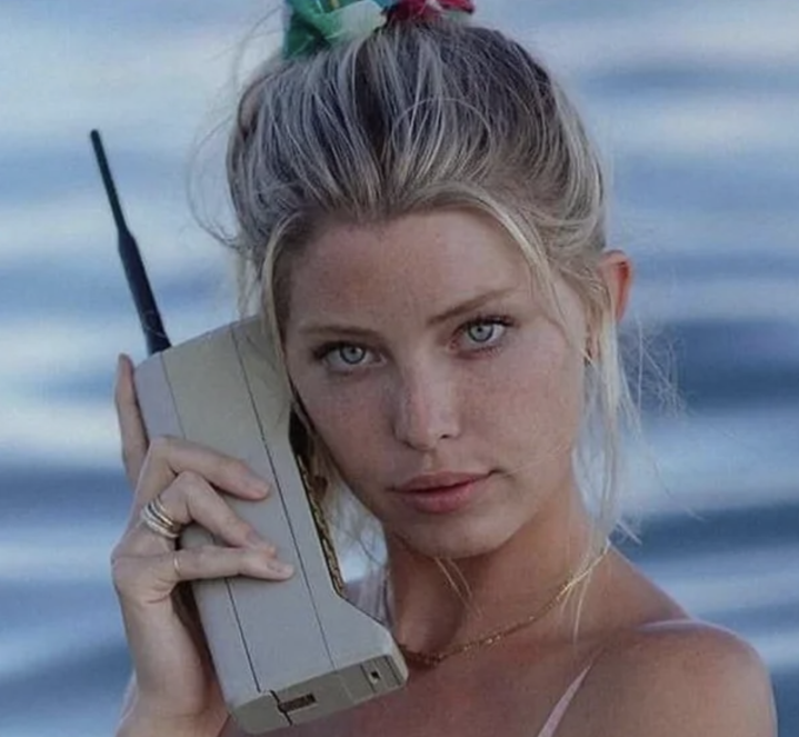 The-First-Cellphone-Discover-Motorolas-DynaTAC-8000X-a-2-Pound-Brick.png The-First-Cellphone-Discover-Motorolas-DynaTAC-8000X-a-2-Pound-Brick.png