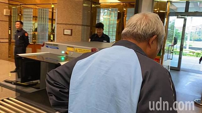 普悠瑪案，宜蘭地方法院今天第3次開庭，呂姓被害人今天從台東搭普悠瑪到宜蘭開庭，過新馬車站，害怕到閉上眼睛，並當庭求法官：「可以不要再來嗎？」 記者羅建旺／攝影