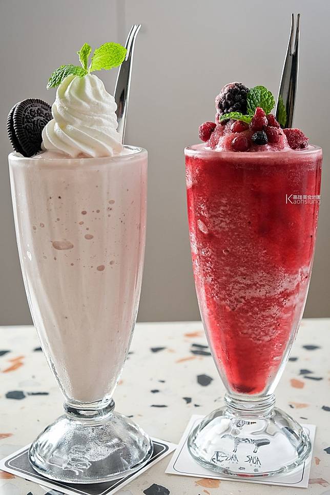 ▲起司草莓奶昔和繽紛莓果。