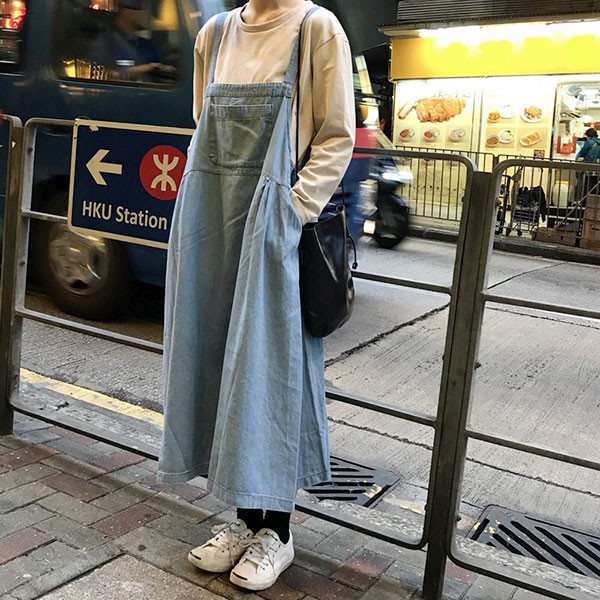 細肩帶牛仔吊帶裙 深/淺 2色肩寬不限 胸圍96 裙長105平放測量 單位公分(CM)一年四季都可穿的單品非常百搭穿起來很顯瘦有型喔!寬鬆版型不挑人穿#下單即表示同意賣場規範#若無現貨下單後追加7至2