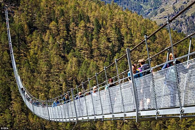 10 Potret Europabruecke, Jembatan Gantung Terpanjang di Atas Jurang