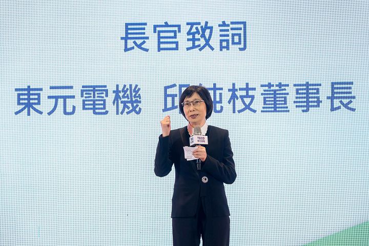 東元董事長邱純枝表示，雲端服務保養維護 APP 運用科技分析運算整合，提供標準化、便利性高的維護服務，進而縮短處理的時間。