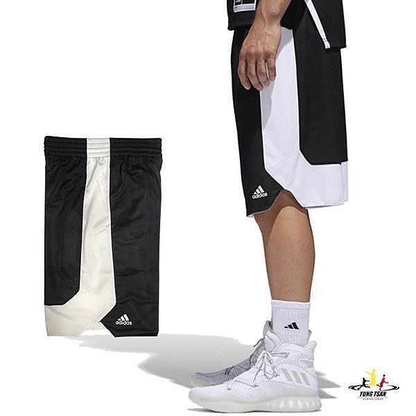 賽車運動的運動夾克採用技術罩設計n和Scuderia Ferrari品牌n大膽而快速地保持這種風格