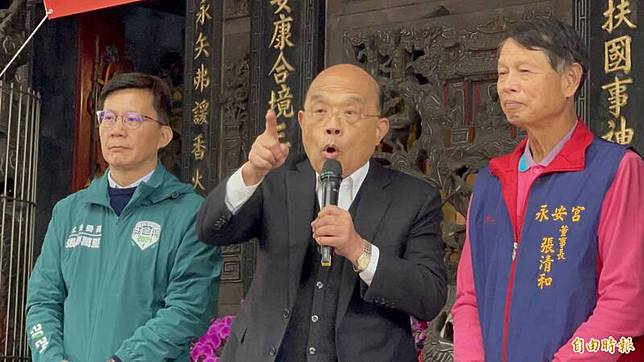 若開放中生來台就學就業，蘇貞昌(中)喊，屆時別說選總統，「連里長都沒得做」。(記者蘇孟娟攝)