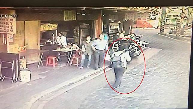 1歲童公車上遭陌生男掐脖 司機冷回「不要跟他計較」