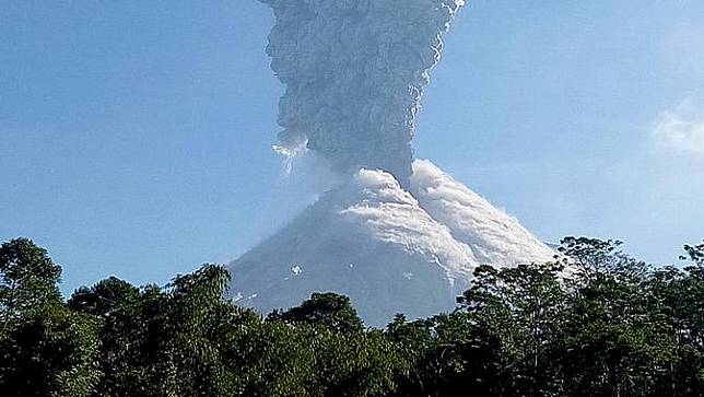 Gunung Merapi Meletus